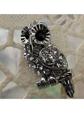 New Silver tone owl brooch adorned with sparkly rhinestones Pin Brooch